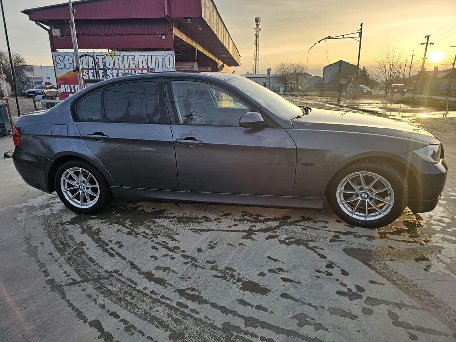 Vand Bmw 320D (E90) AUTOMAT

• Motorizare: 2.0 Diesel (320d)
• An fabr