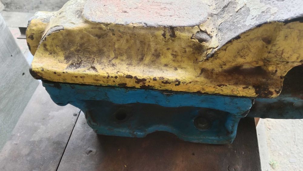 ПРОДАМ слесарные тиски