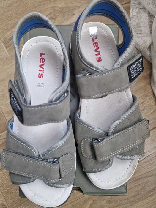 Нови сандали Levis 37 номер