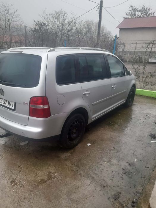 De vânzare vw touran 2.0 tdi 7 locuri 136cp AZV  an 2004