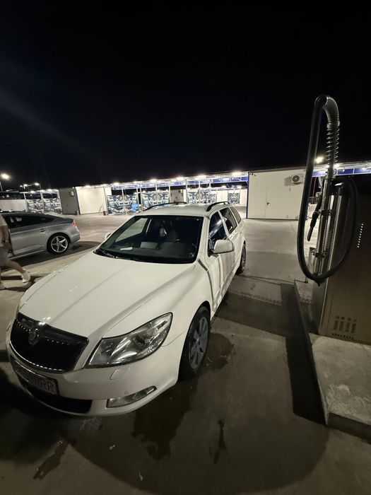 SKODA Octavia 2012 — imagine 3