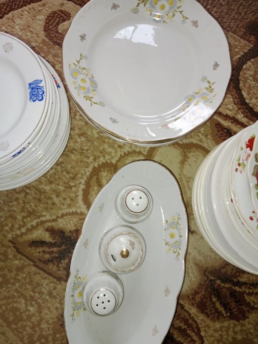 Посуда и сервант