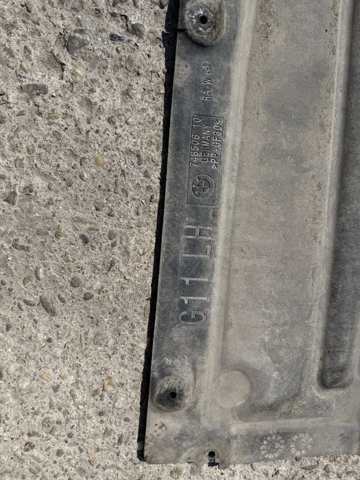 Scut lateral bmw g11 carenaj roata bmw g11 scut metalic g11
