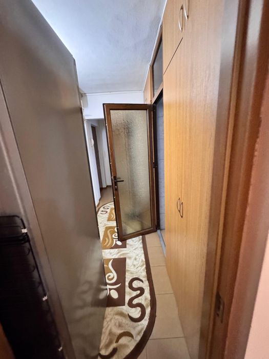 Vand apartament 3 camere semidecomandat