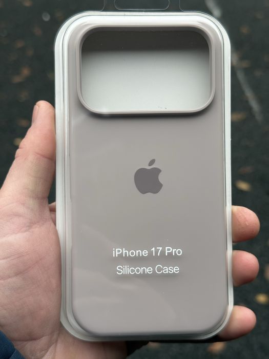 - Huse iPhone 17 Pro  80 lei