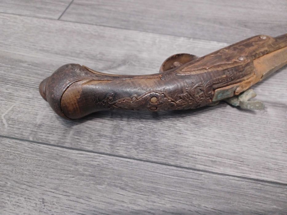 Стар капсулен пищов