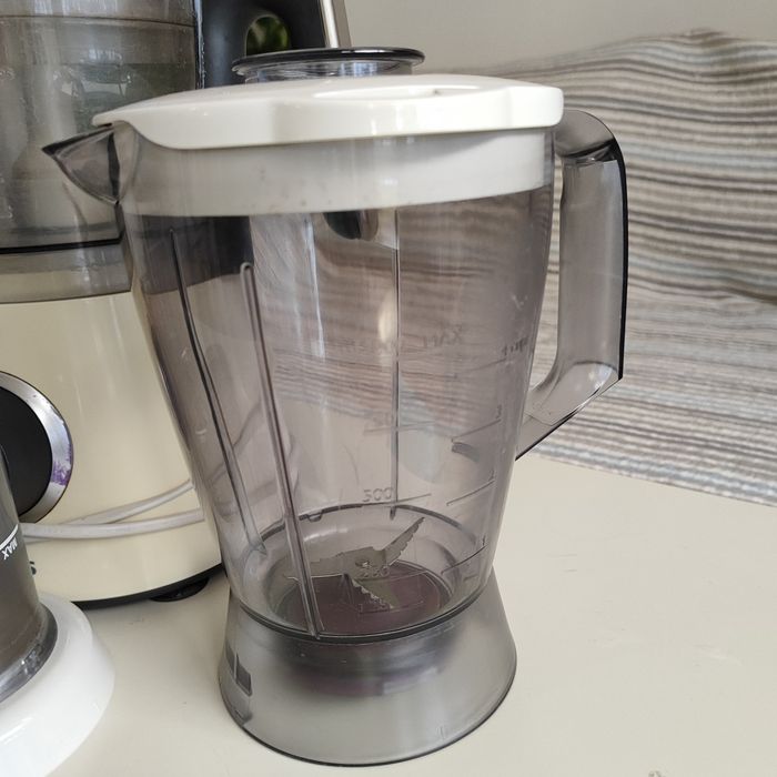 Кухненски робот Pilips HR7761 на части