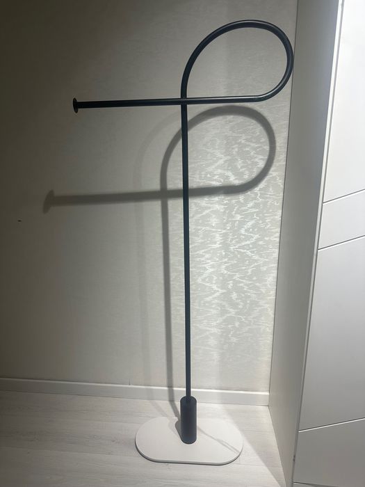 Продам рейлы, стойки, вешалки