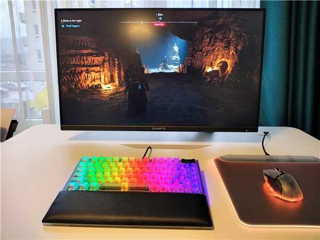 Tastatură Razer BlackWidow V4 75% – Phantom White Edition | Switch-uri Orange (Tactile)