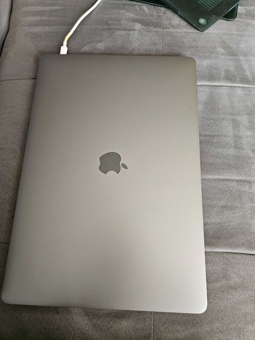 Macbook Pro 15" 2019 i9, 16gb 2400mhz DDR4 Dark Grey