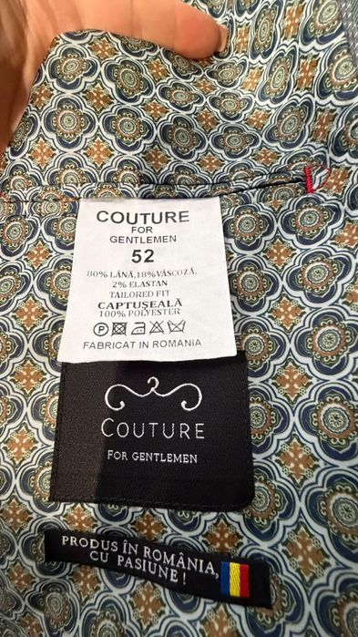 Costum de bărbați la două rânduri de nasturi