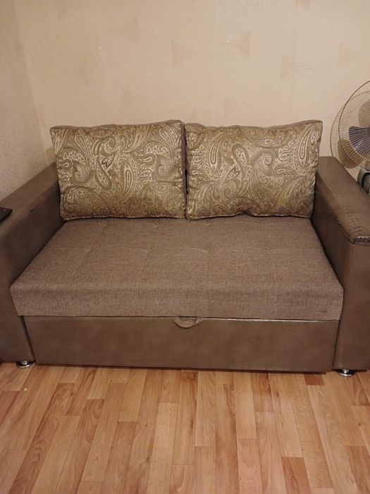 Продам диван 10 000.