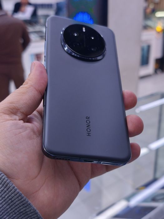 Honor Magic7  12/256 global