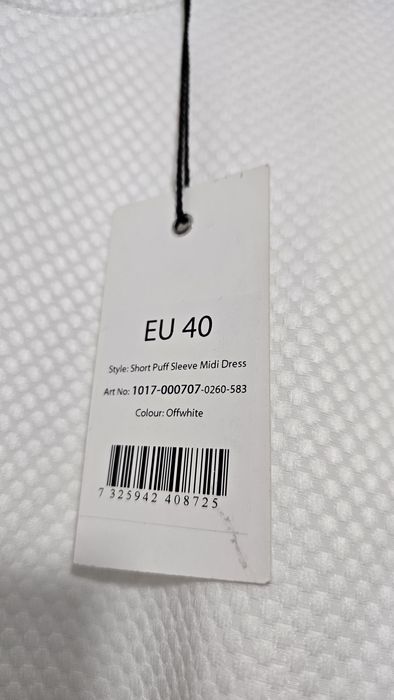 Rochie midi Na-kd cu maneci scurte bufante perfecta pentru vara