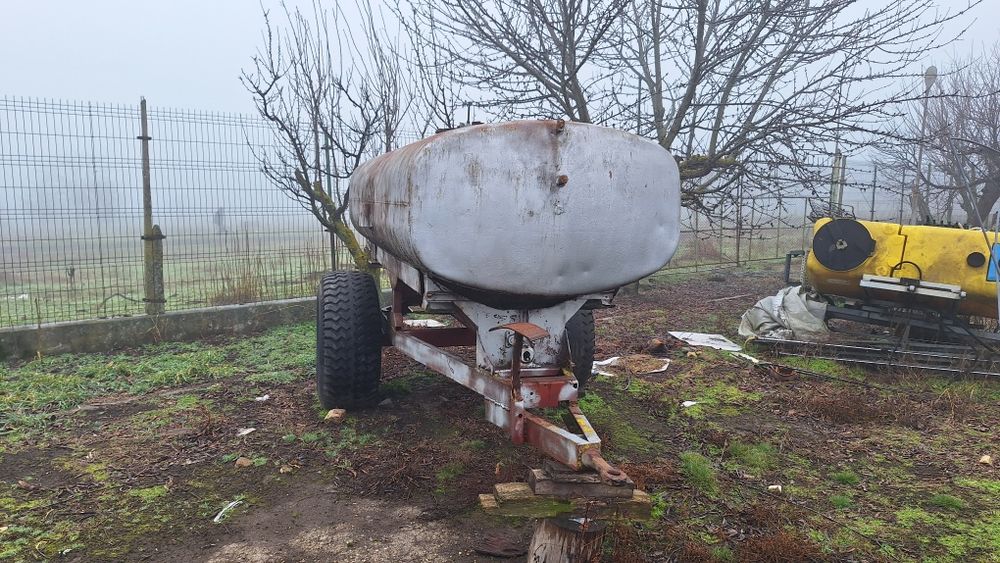 Цистерни за вода 3 броя.