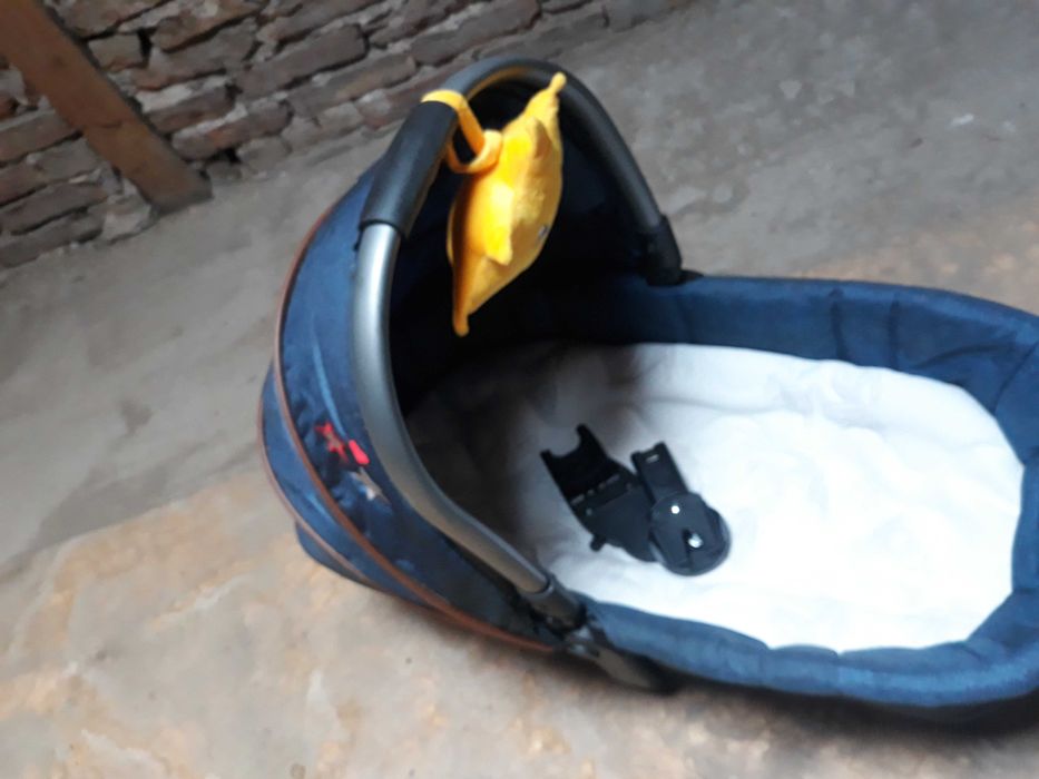 Бебешка количкa .