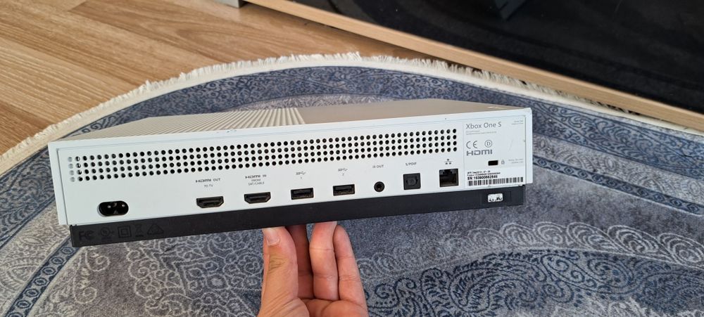 Xbox One S + Нов контролер, слушалки и 5 игри (Пълен комплект)