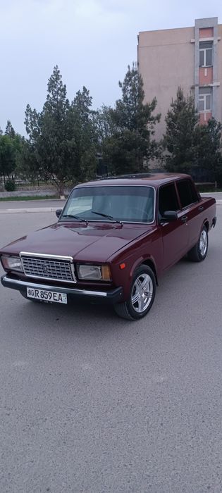 Vaz2107 sotiladi 2000yil holati ideal matori karobka zadnimost yangi