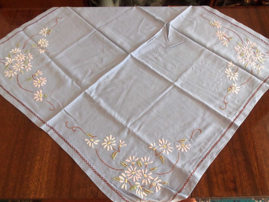 Покривка за маса и комплект тишлайфери.