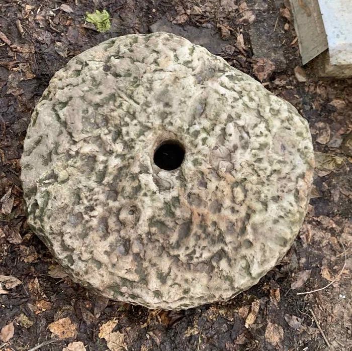 Воденичен камък/ колело за мелница / естествен камък