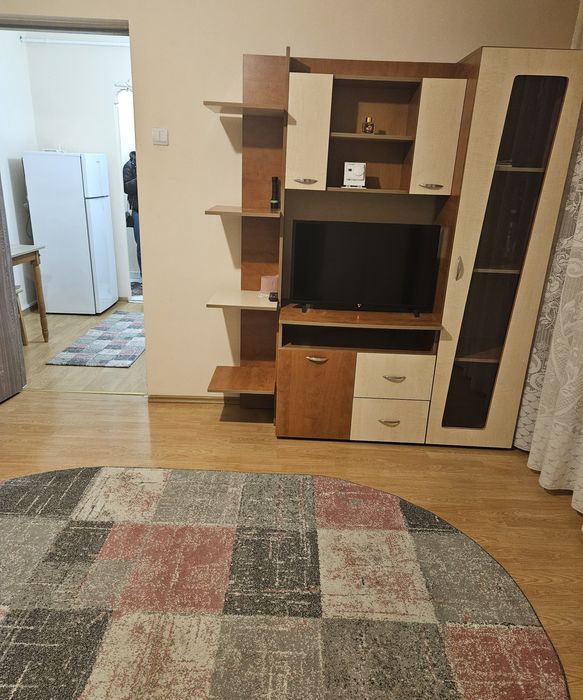 Garsoniera de închiriat 300 e