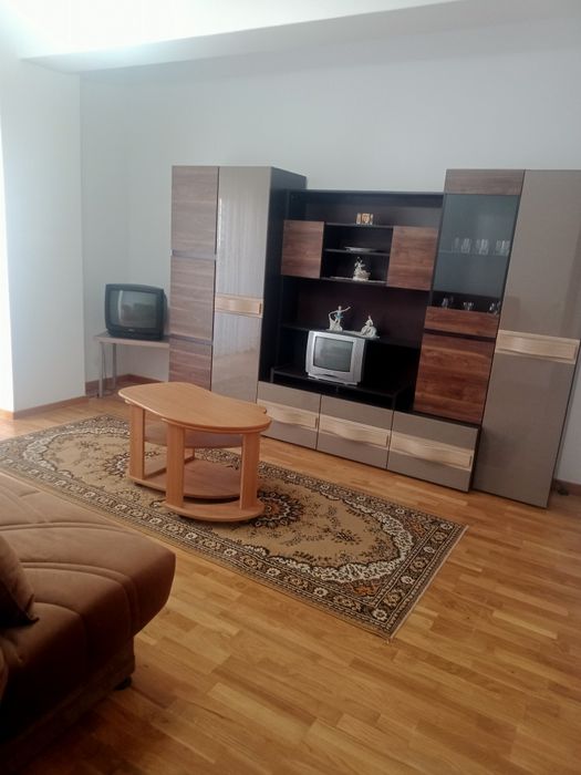Închiriez apartament