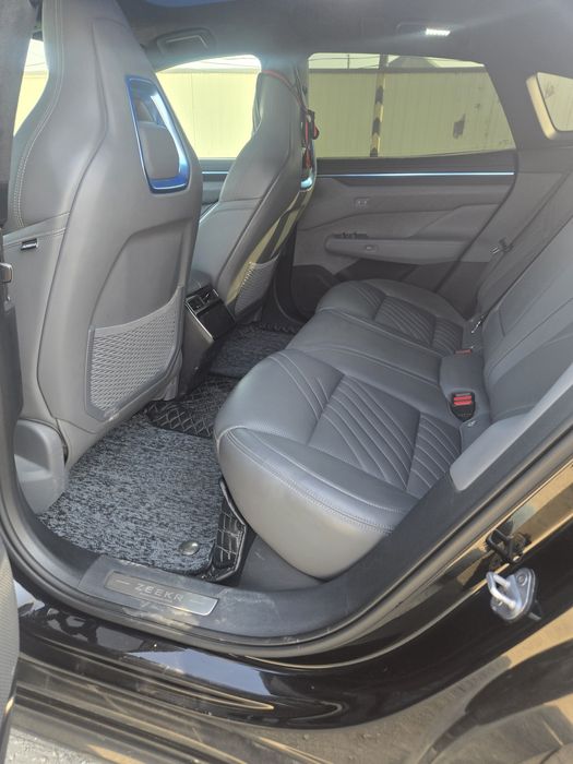 Zeekr 001 You Z Sport eng fulli 2024 yil