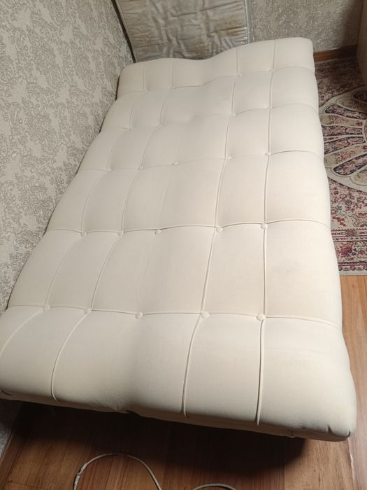 Диван                 .