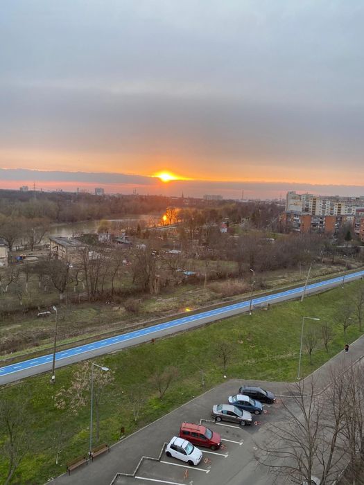 Dau in chirie  apartament 4 camere pe Malul Muresului