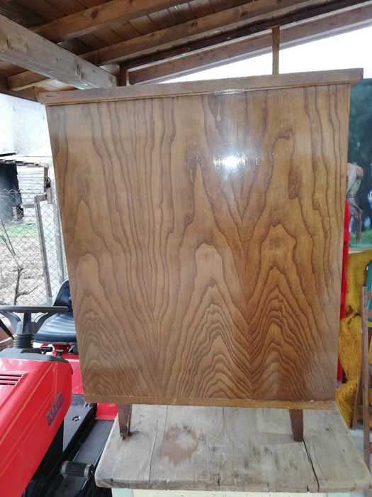 шкафче винтич с витрина