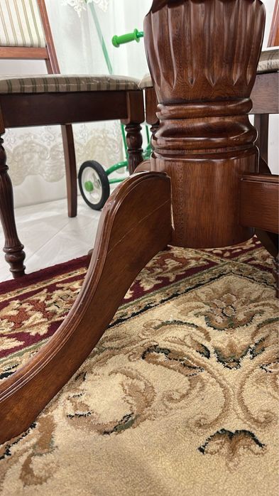 Продается Стол и стулья