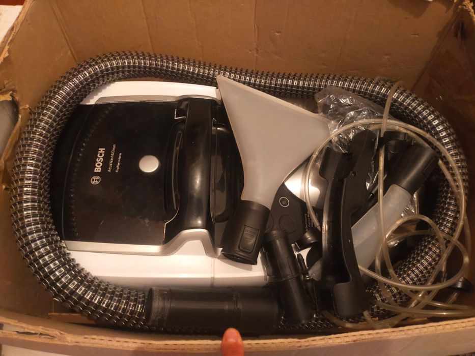 Пылисос BOSCH Aqua Wash &Clean
