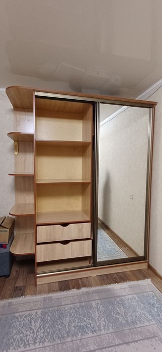 Продам шкаф купе с зеркалом