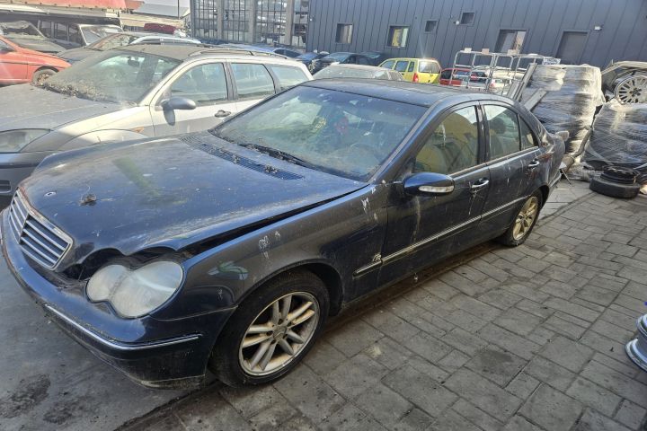 Oglinda dreapta Mercedes-Benz C-Class 2002 C 200 CDI MT (116 hp)