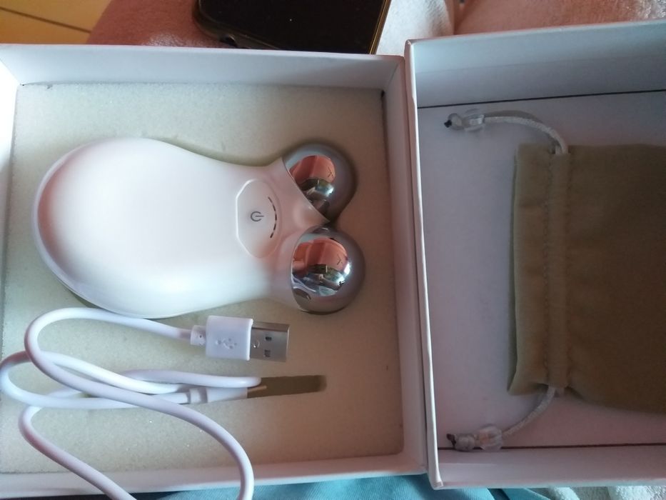 Aparat de lifting facial