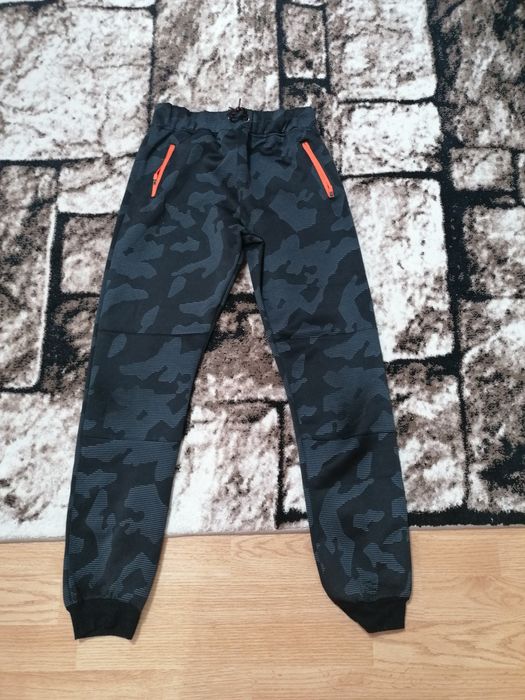 Vând pantaloni vatuiți adolescenți