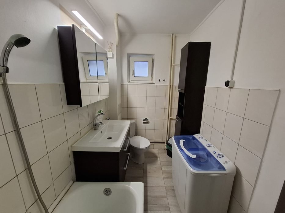 Închiriez garsonieră decomandată