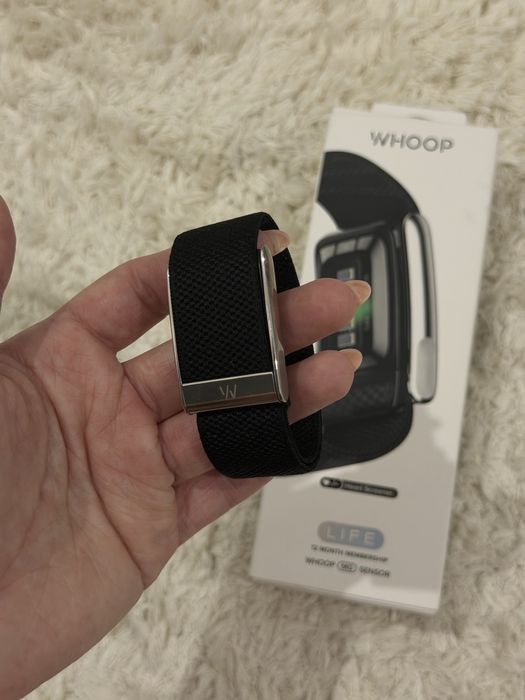 Продам фитнес браслет whoop