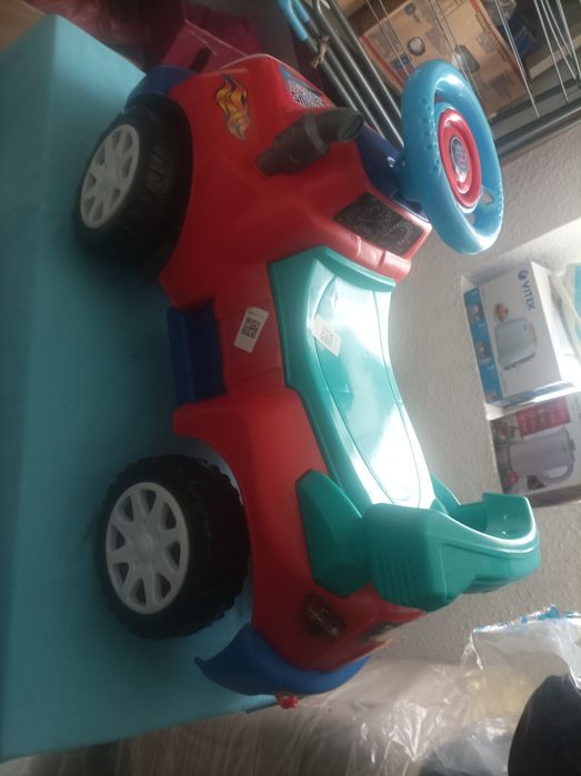 Машина детская от 1 до 5 лет совершенно новая с  этикеткой