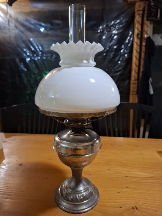 Продавам стара газена лампа