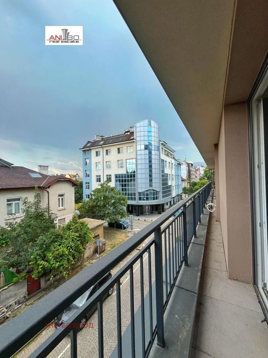 Продава се Двустаен апартамент в София, Център - 70 кв.м за 2593 €/кв.м - Снимка #1