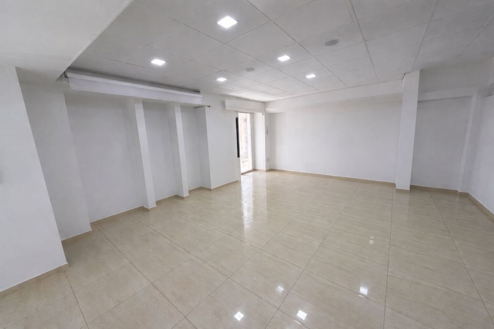 Inchiriez spatiu comercial