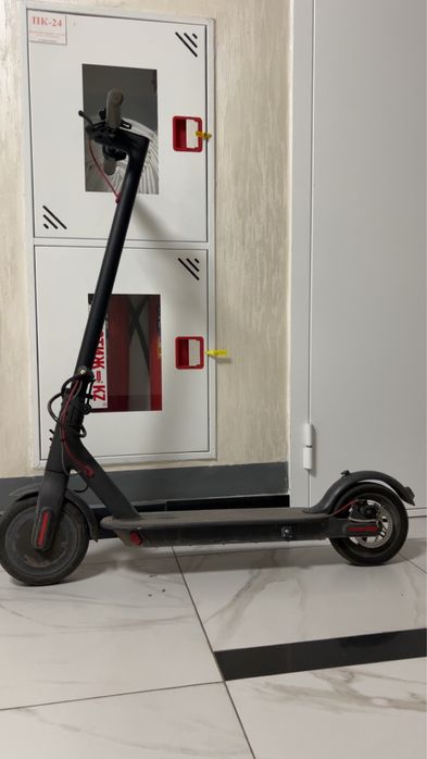 Продам электросамокат Xiaomi Mi Electric Scooter Pro 2
