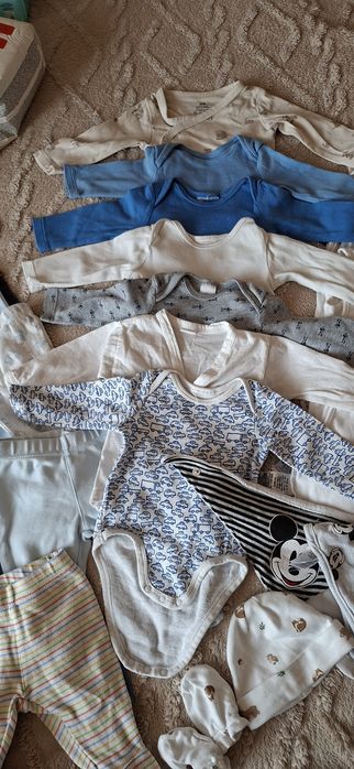 Lot haine nou nascut marime 50/56 + pampers nr 1