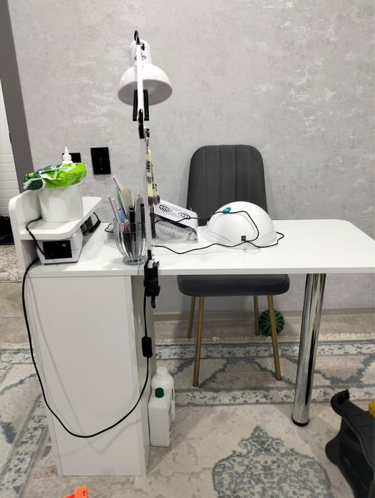 Продам маникюрный стол со всеми принадлежностями