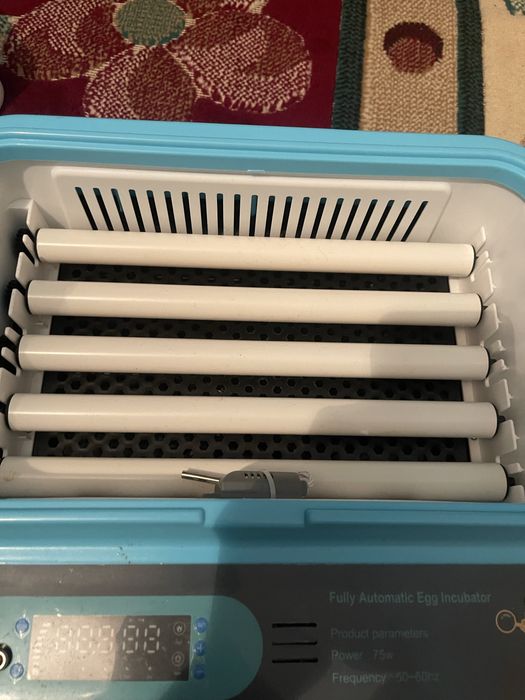 Продам инкубатор бизон