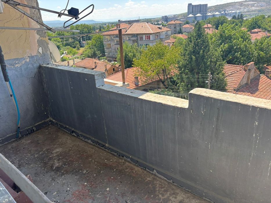 Продава се Тристаен апартамент в Полски Тръмбеш - 98 кв.м за 521 €/кв.м - Снимка #2