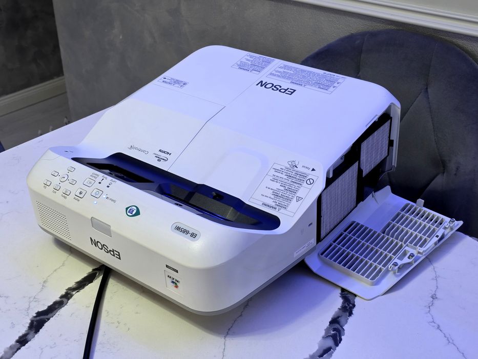 Videoproiector EPSON EB-685Wi, ultra short throw,HDMI, 3500 lumeni,LAN