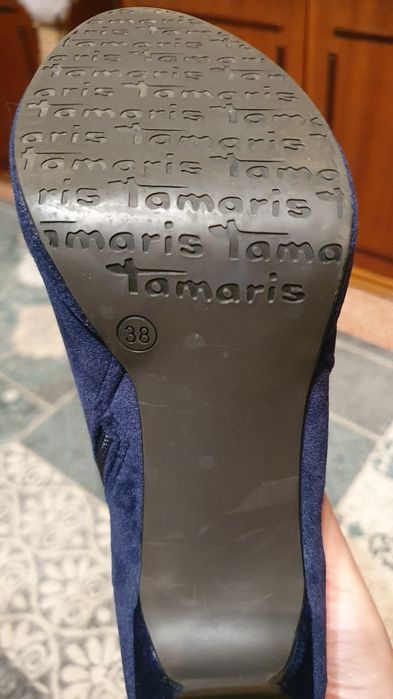 Продам женские ботинки