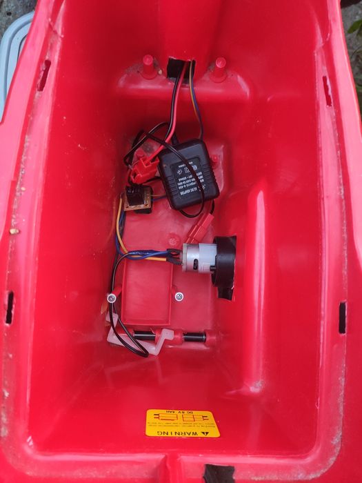 Машинка на аккумуляторе